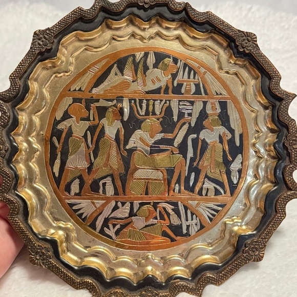 Decorative Vintage MCM Metal Brass Copper Wall Plate Egyptian Pharaoh Motif Rare - Picture 12 of 16